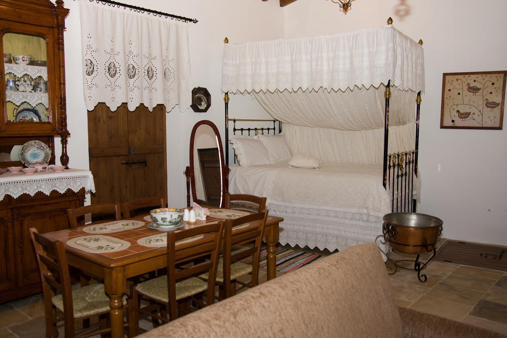 Xenios Cottages Lofou Zimmer foto